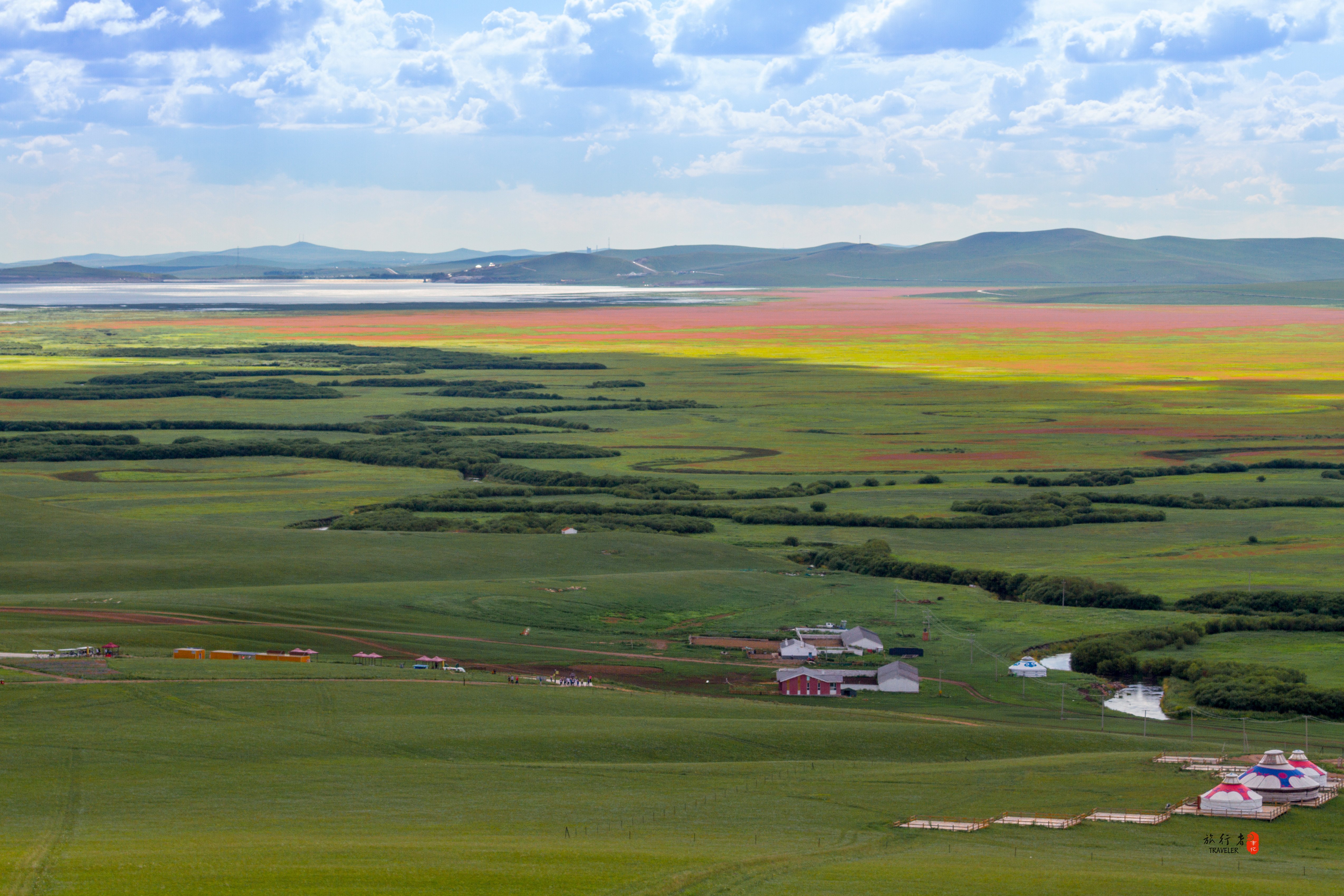 "九曲湾"属乌拉盖河最为蜿蜒曲折的河段,向西与乌拉盖湖入口相连