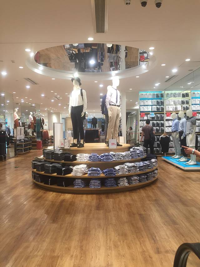 优衣库(龙德广场店)