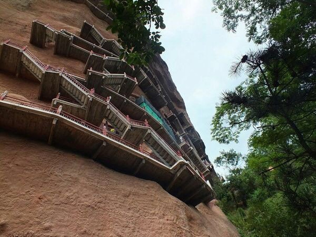 从下面看,是不是惊叹古人的智慧和勇气,留下这