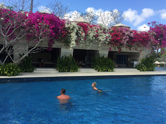 岩石酒吧是巴厘岛标志性日落观赏地点,入住度