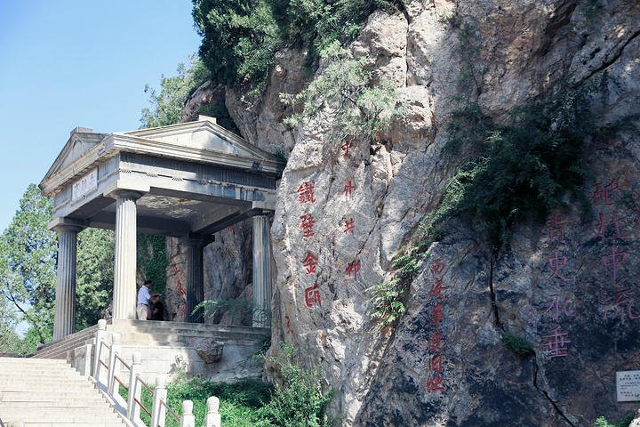 半山腰有一兵谏亭,原名捉蒋亭.