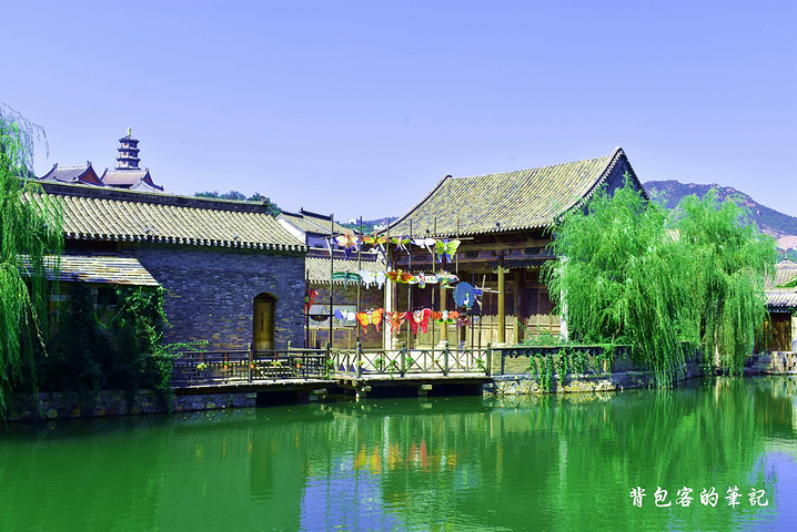 古北水镇最有名的望京街就在这里,晚上可以在望京街上的望京楼广场
