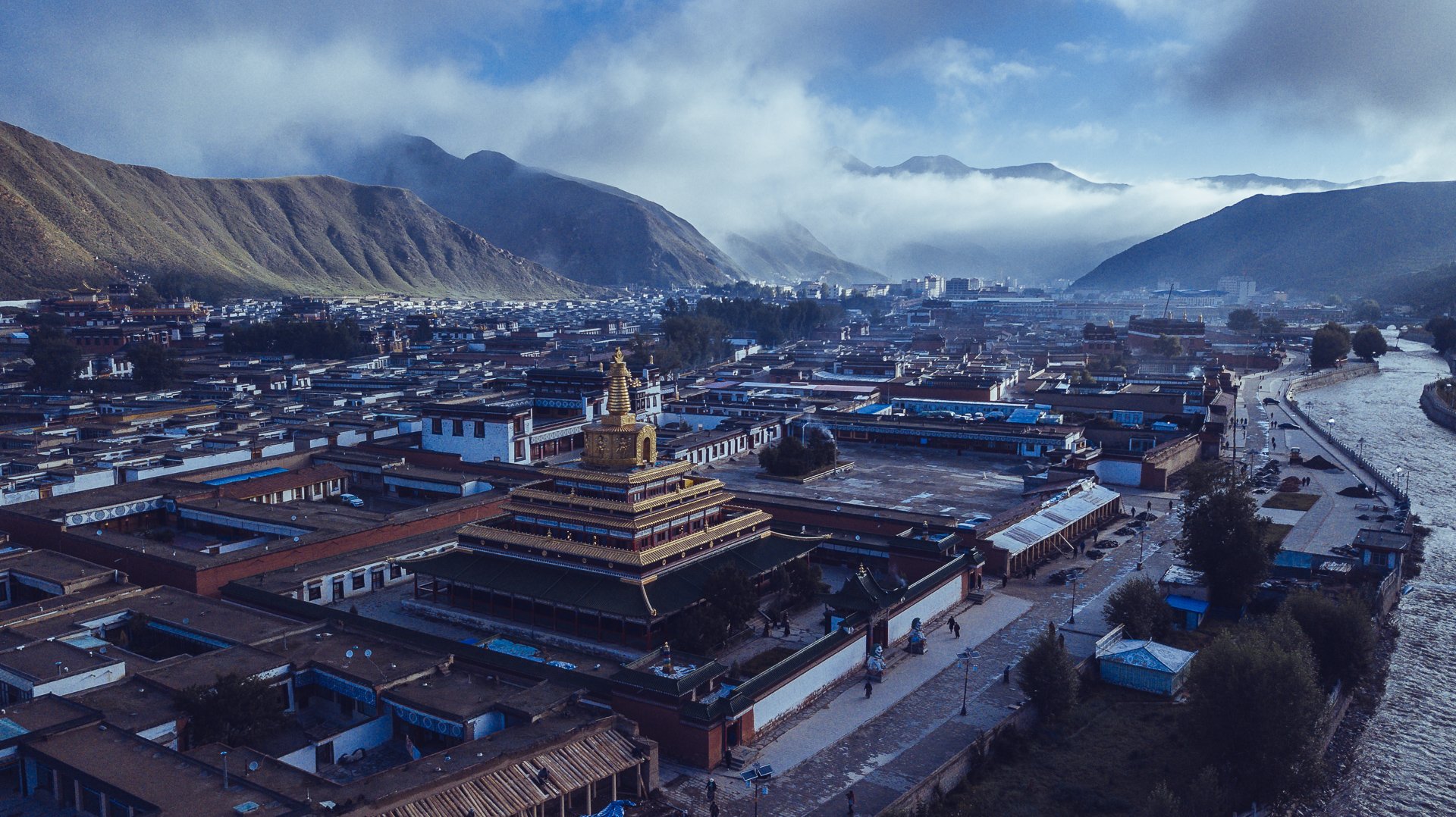 高原的清晨天色会特别清朗瑰丽值得早起一趟在日出前的