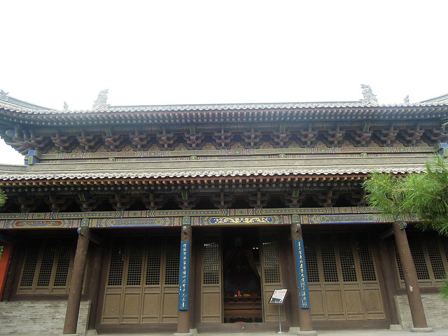 大同市帝君庙建于明代,寺院中轴线上依次建有山门,帝君殿,藏书楼,东西