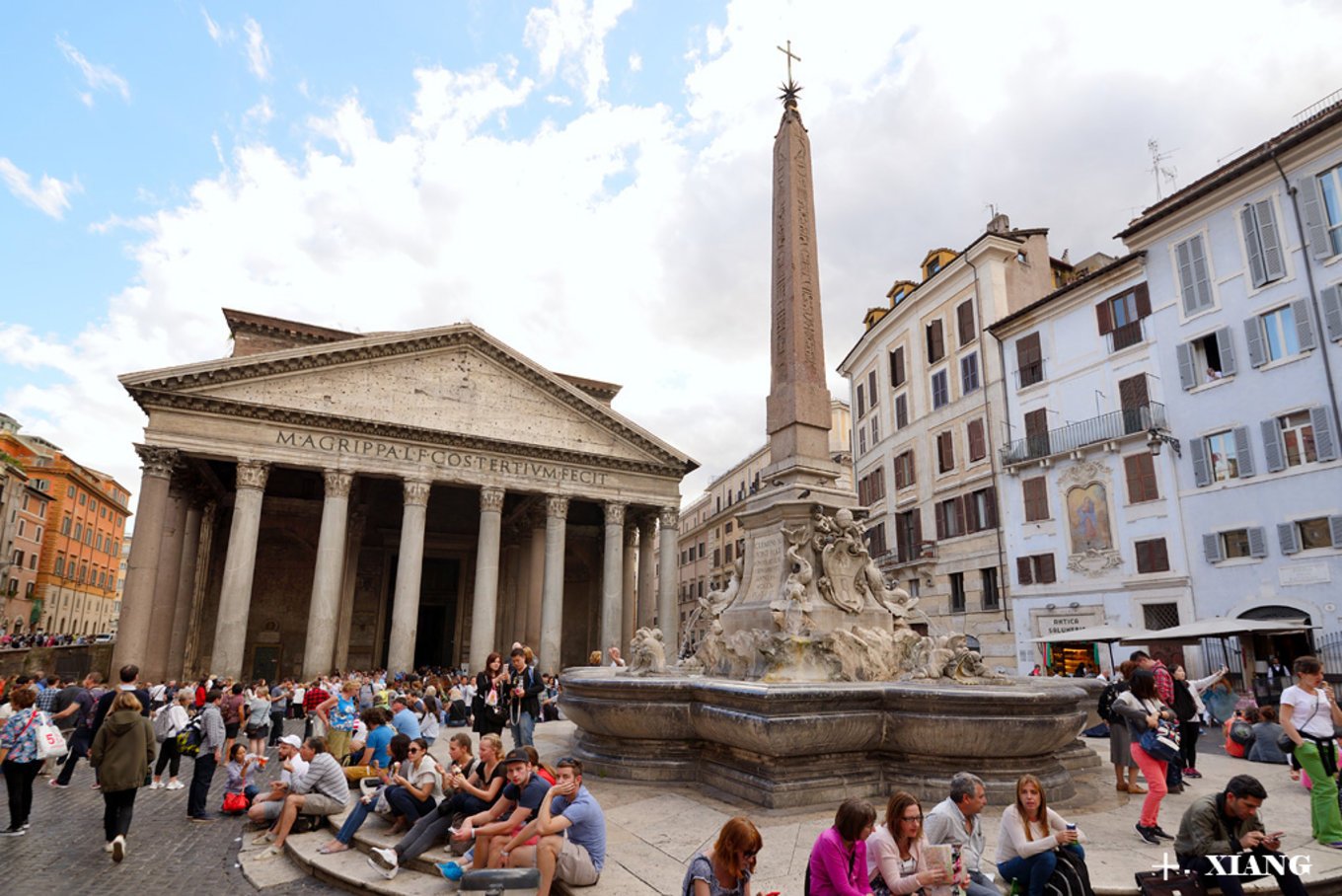 万神殿北面的罗腾达广场(piazza della rotonda)上也有一座来自埃及的