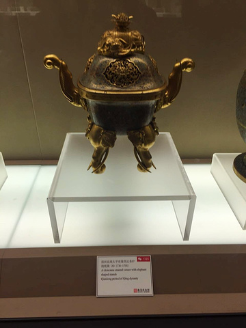 全开放式的展览形式,移步换景的展览构思,使参