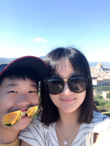 8:00—8:30,米开朗琪罗广场添儿说,一定要和大卫摆一样的造型