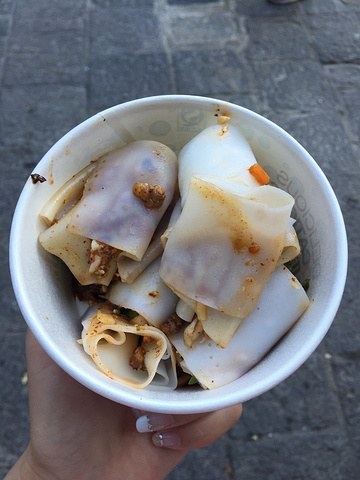 大理的特色小吃,云龙卷粉,味道不错。终于从北边走到了有名的南门---南城楼