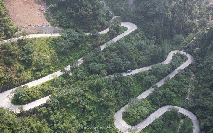 "景点介绍：天门山索道位于张家界市天门山国家森林公园内。游客游览天门山时，上山必须坐观光索道_天门山索道"的评论图片