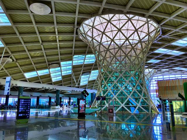 阿德南·曼德列斯机场