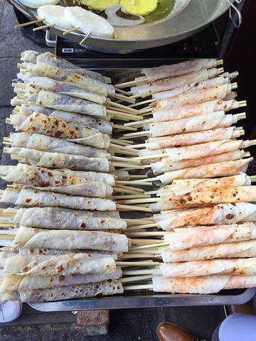 大理的特色小吃,云龙卷粉,味道不错。终于从北边走到了有名的南门---南城楼