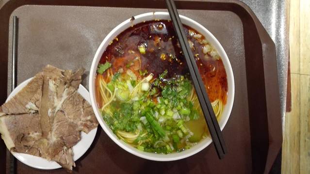 清真·苍鹰蓬灰牛肉面