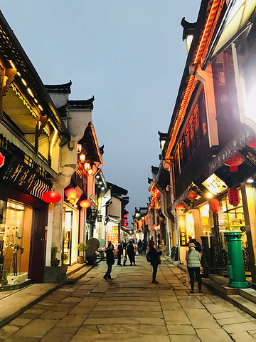 hhhhh去老街就是吃吃吃,小伙伴推荐了一家大傻