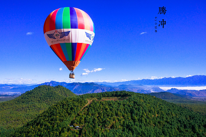 坐热气球啊!我们差不多十点到公园门口,买好了