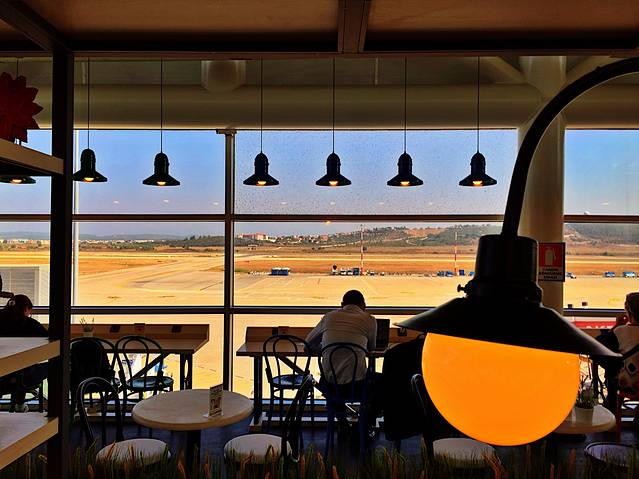 阿德南·曼德列斯机场