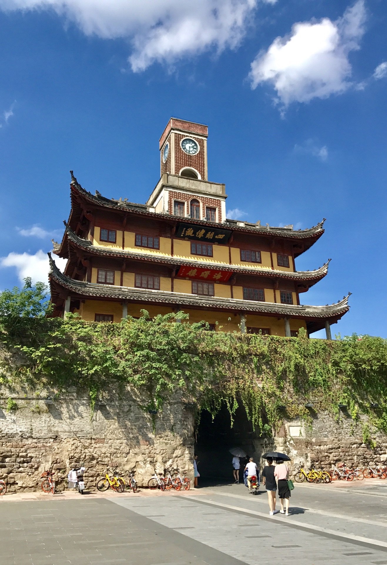 本着两塔一楼而来,最重要的当然是国保天宁寺西塔了!