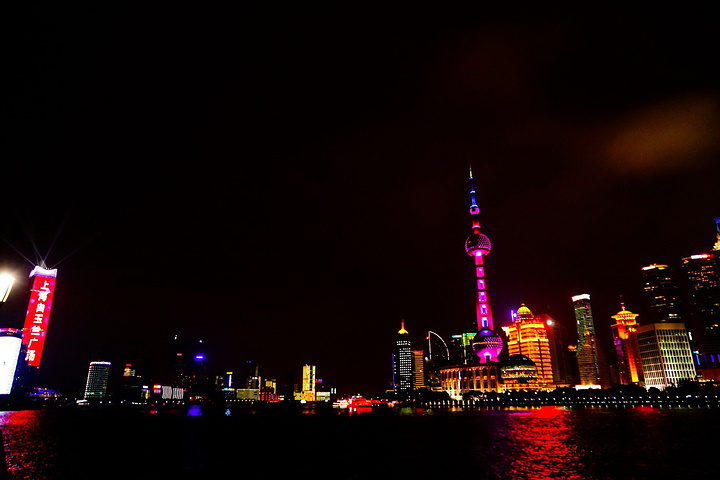 23话说上海夜景其实很一般啊 还没珠江好看 而且这么一对比 香港夜景确实蛮壮观 I 外滩 评论 去哪儿攻略