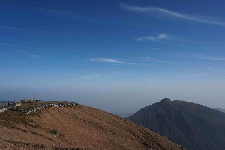 "...个小时，这一段风景非常好，非常独特的高山草甸，且四季不同景，春夏绿油油，秋季金灿灿，冬天白皑皑_下一站(中心商务区店)"的评论图片