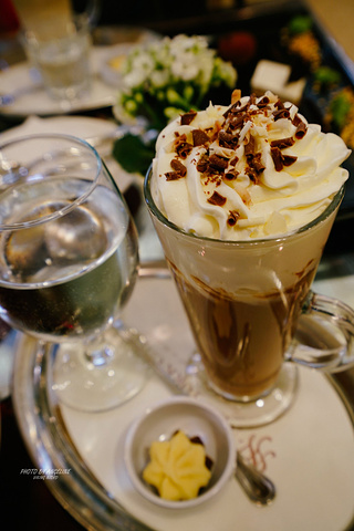 全球十大最美咖啡馆之一的纽约咖啡馆是布达佩斯的打卡地始于1894年的