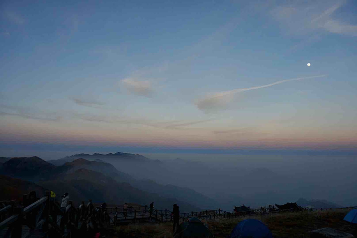 "...个小时，这一段风景非常好，非常独特的高山草甸，且四季不同景，春夏绿油油，秋季金灿灿，冬天白皑皑_下一站(中心商务区店)"的评论图片