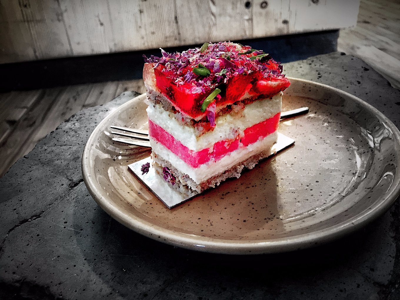 叫black star pastry,其中的网红款西瓜草莓蛋糕,作为金牛座的装逼犯