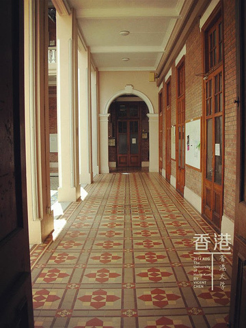 在楼的二层有个空中小花园 粤语和英语必须会