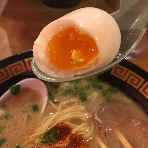 好多人排队,足足排了一个小时,终于吃上了,这家