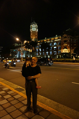 到此一游,啥都没逛,吃了个牛肉面,给老老小小买