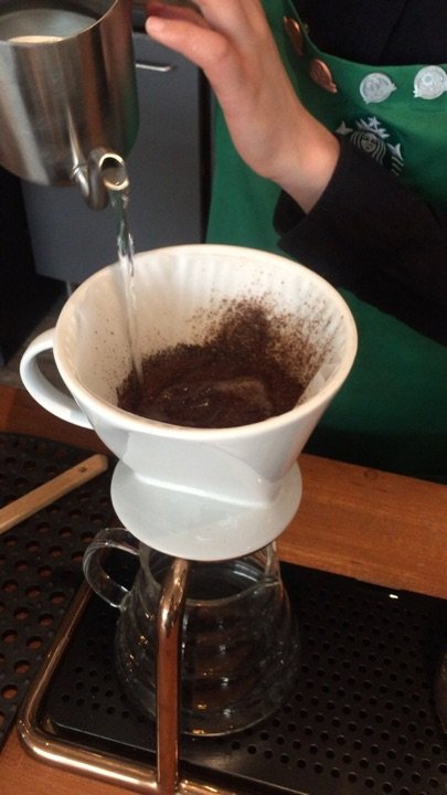 星巴克臻选(济南和谐广场店)