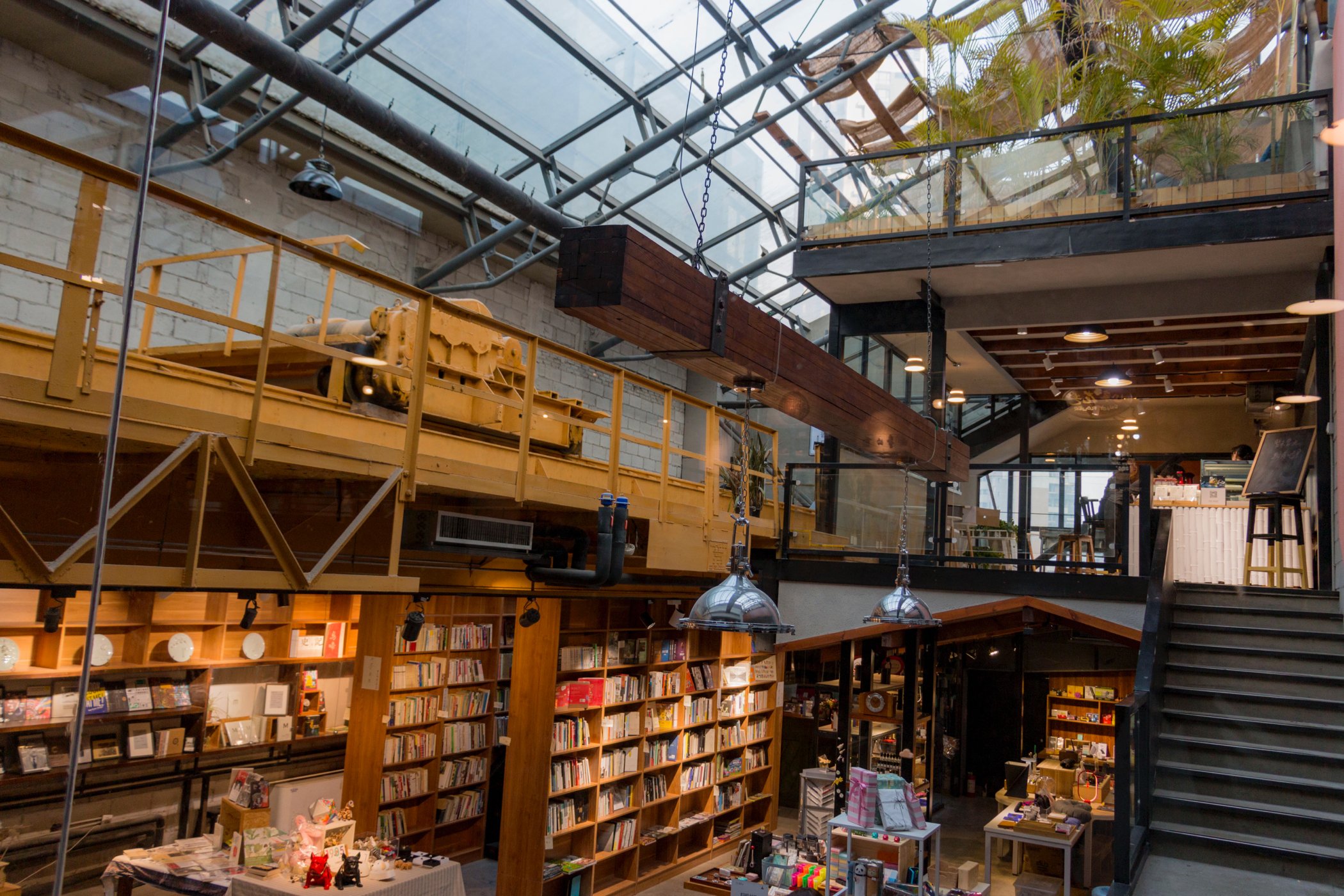 2022铁西1905创意文化园游玩攻略,在右手一个上下两层很大的咖.