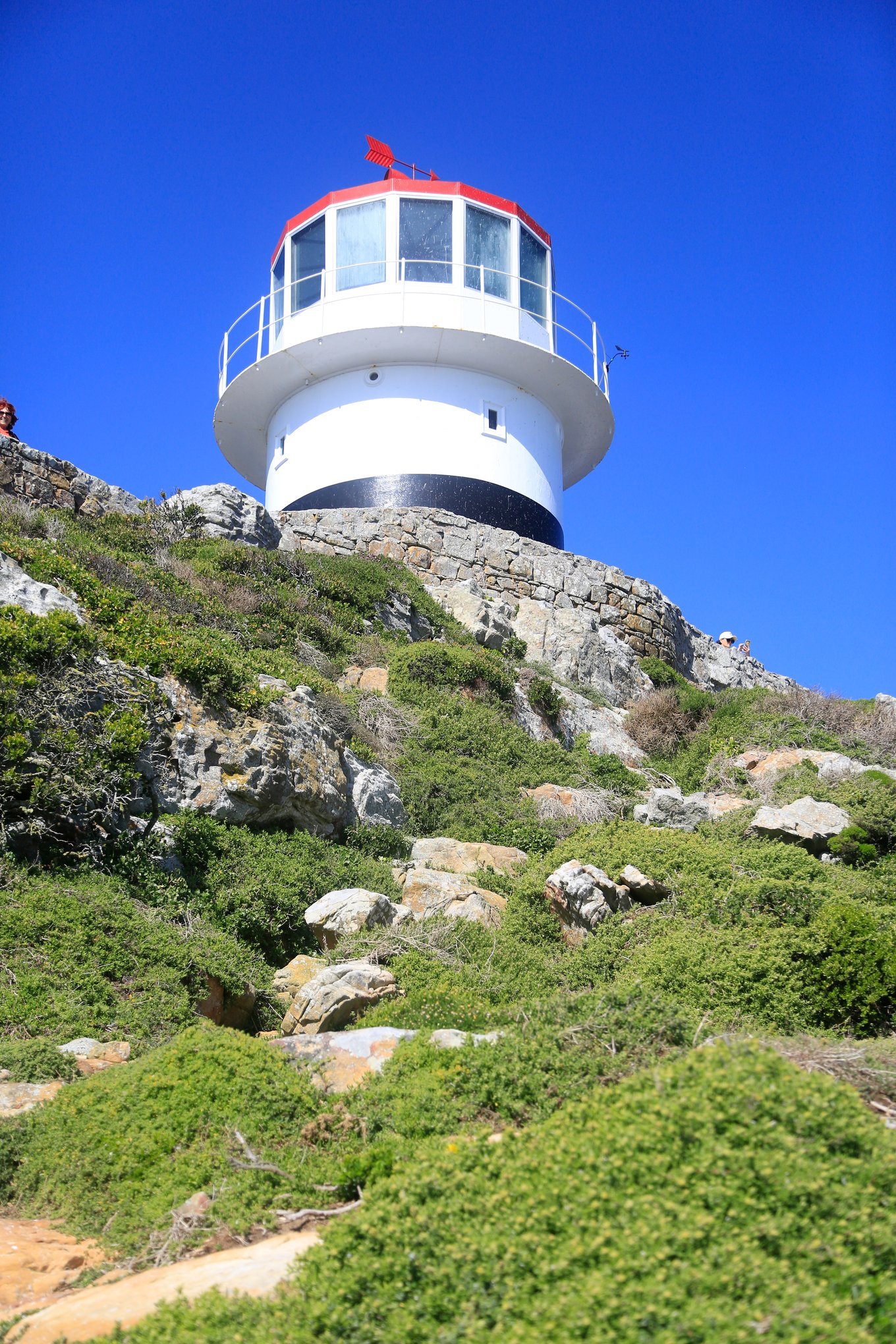 好望角的灯塔是原来是照明用的,后来被废弃了.现在成为了这里的标志.