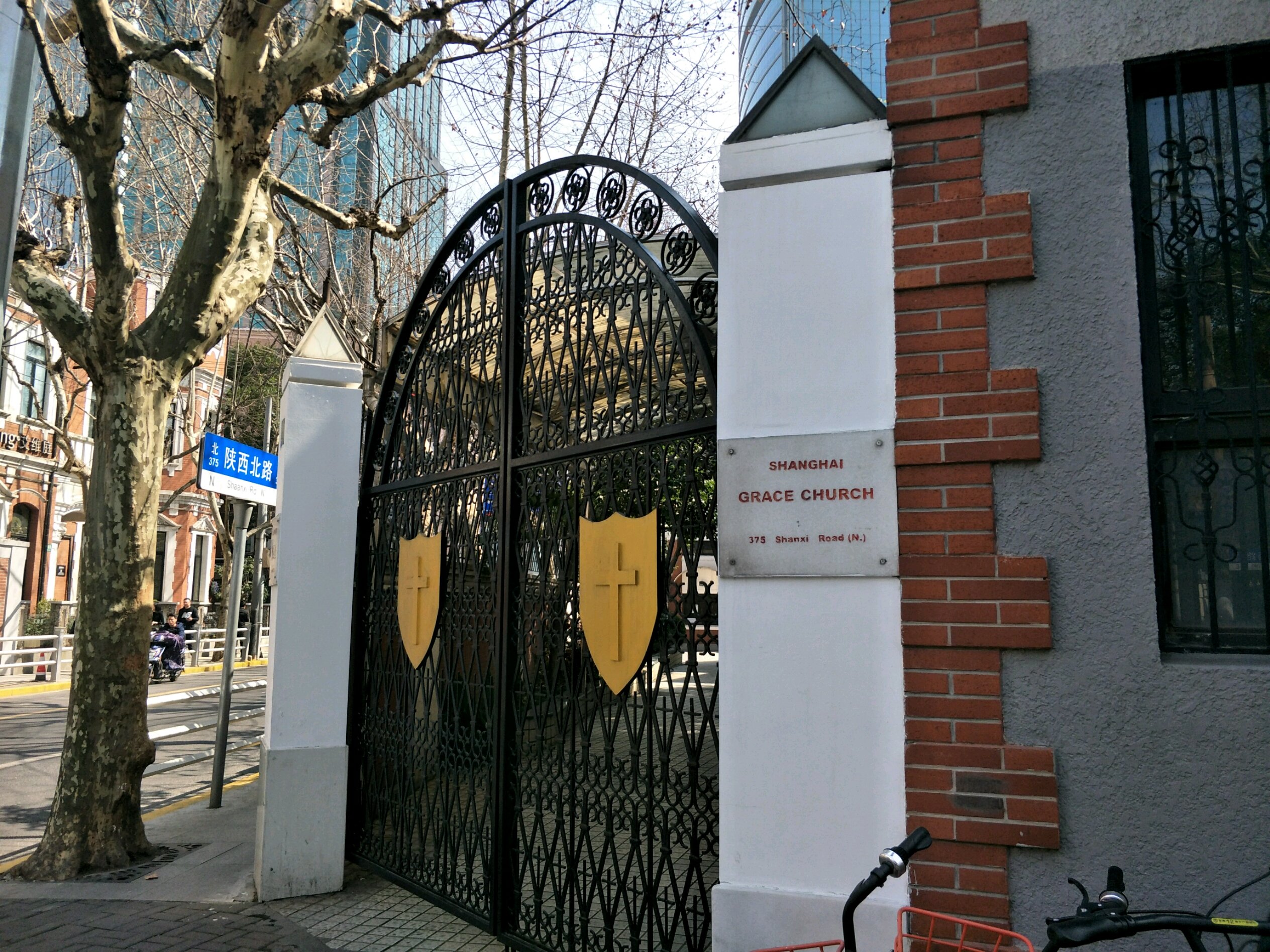 说到董家花园不得不提的就是它曾经的主人董浩云可以说这座董家花园