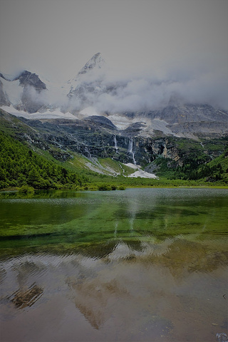 开始沿着木栈道走,看着美景身心很舒爽,除了怕高反不敢走快以外,一切