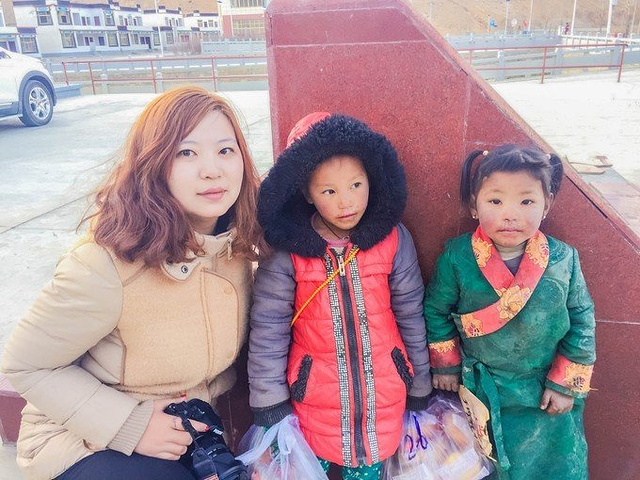 拔又高,很容易晕车和高反,人家高反是头晕恶心