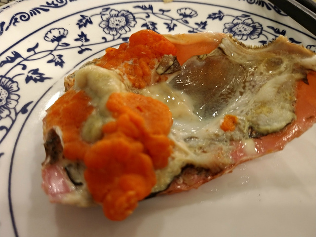 招牌菜黄金墨鱼炸成金黄色的墨鱼切片砌成墨鱼跟芥末一起吃重游八卦岭