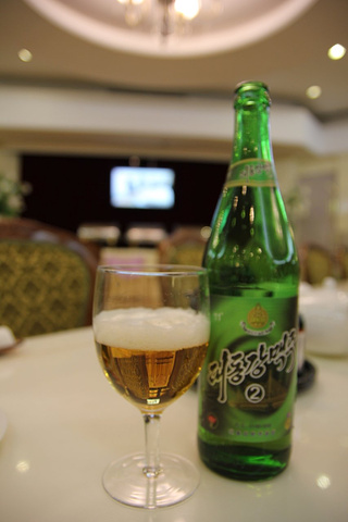 朝鲜啤酒大酱汤我倒是挺喜欢的～过着饭吃,赞!