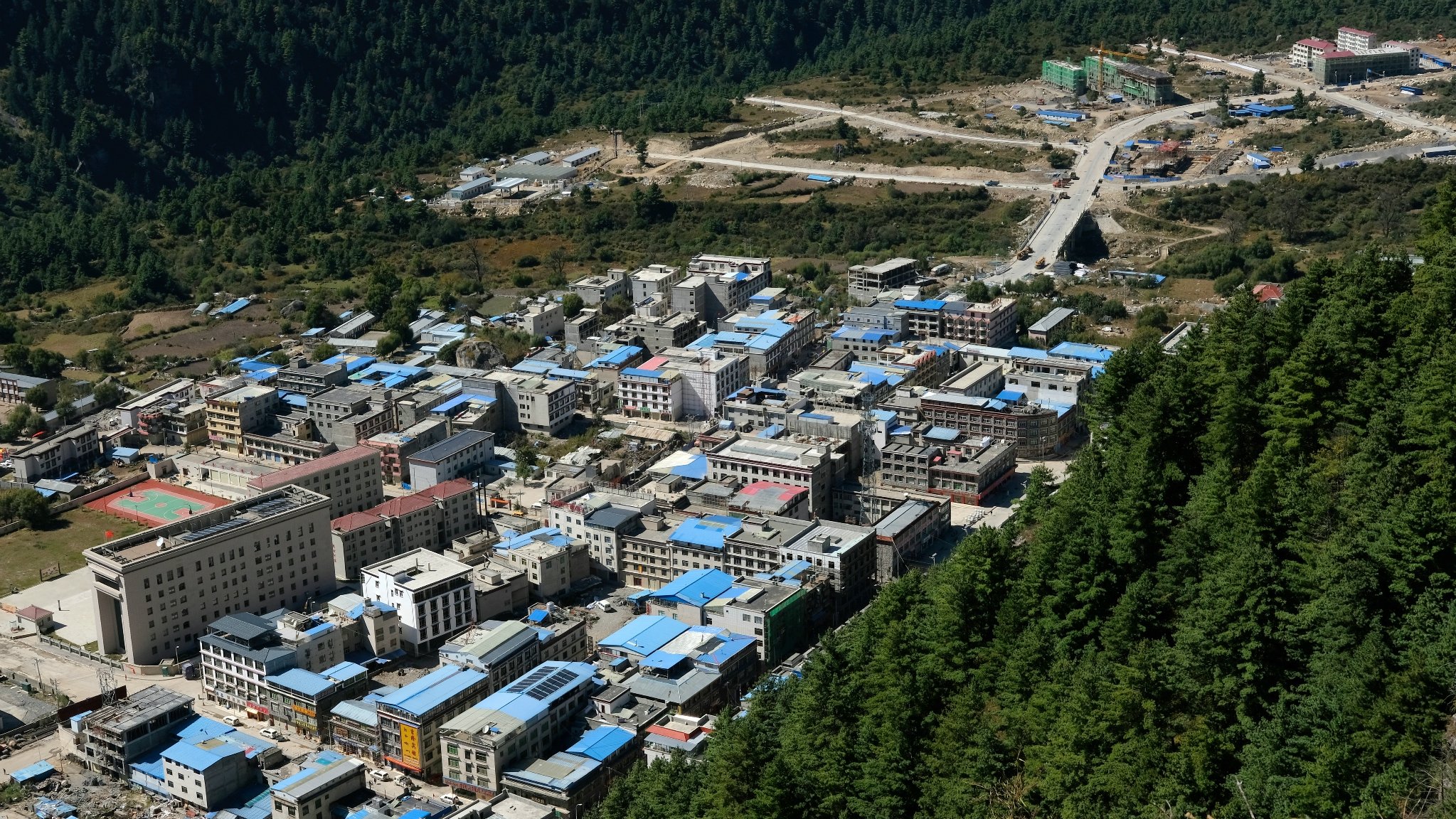 来过吉隆的人都盛赞吉隆是世外桃源,是仙境,难怪他们说吉隆是珠峰的后