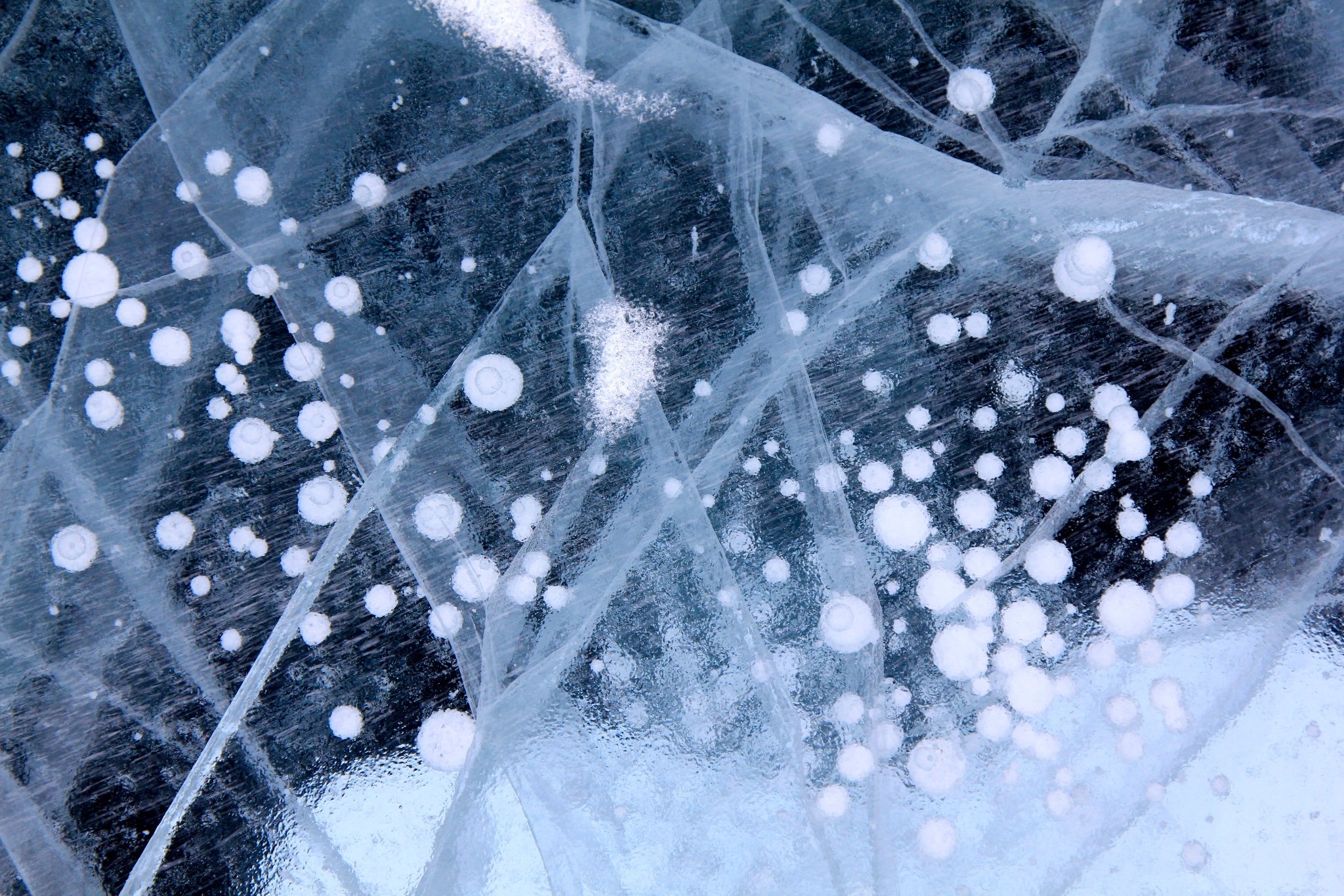 毛玻璃感觉的气泡冰好苦恼肿么才能拍得好看捏风吹雪尘又增加了拍摄的