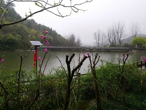 万华岩旅游景点攻略图