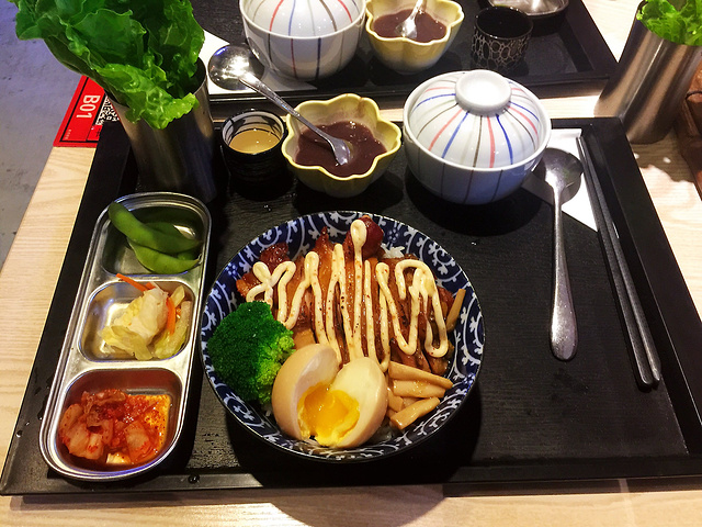 晚上来中山路吃饭在美团上面订的两人餐点赞