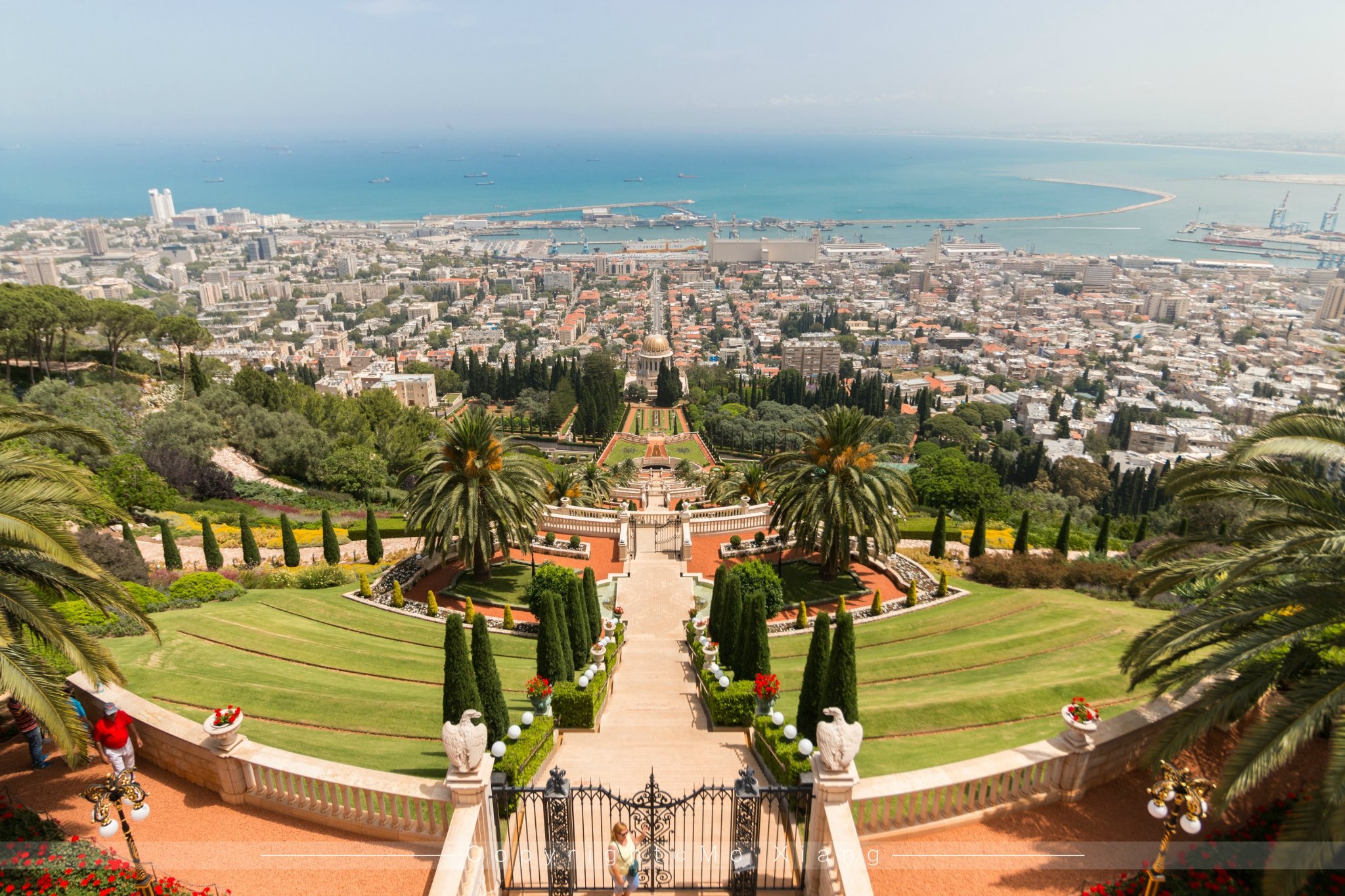 相信对于巴哈伊空中花园的认识大多都是来自这个角度拍摄的照片这里