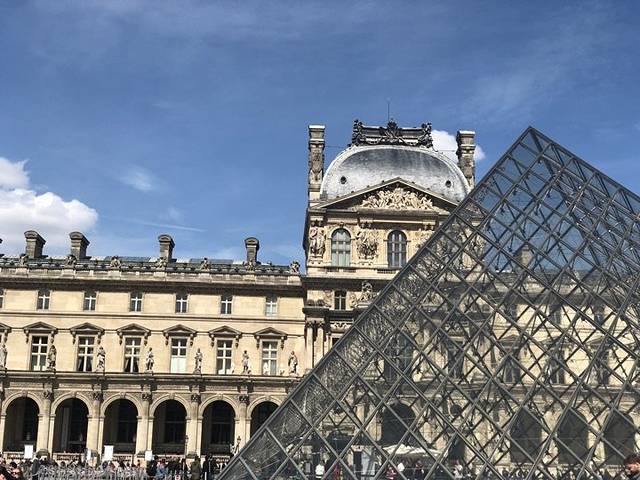 卢浮宫玻璃金字塔