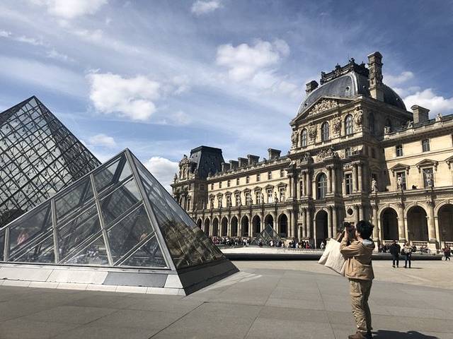 卢浮宫玻璃金字塔