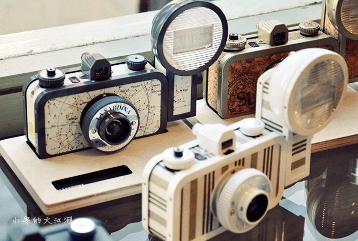 "...两名 奥地利 维也纳 美术学院的学生在 捷克 布拉格 的一家古董商店买到了这样一台神奇的小相机_布里克斯顿"的评论图片