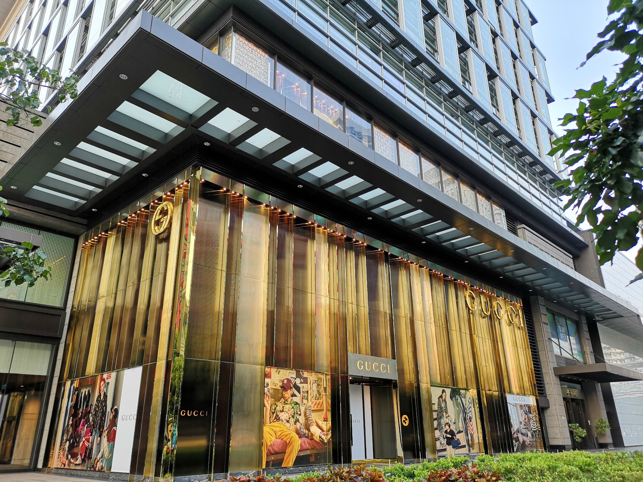 2022微风广场购物,奢侈品专柜目不暇接 不敢看不.【去哪儿攻略】