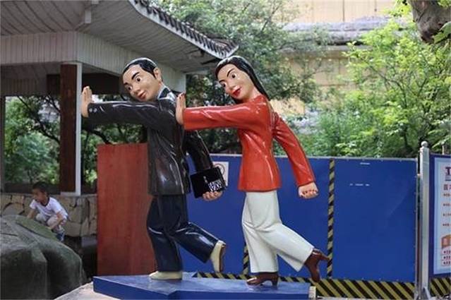 四川美术学院停车场