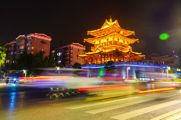 21 两江四湖 景区把桂林市中心区的漓江 桃花江 杉湖 榕湖 桂湖 木龙湖贯通 形成环城游览水系 两江四湖 评论 去哪儿攻略