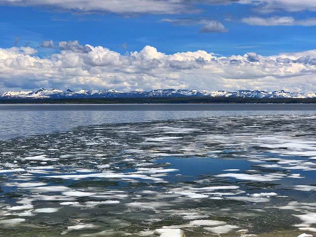 西拇指间歇泉盆地