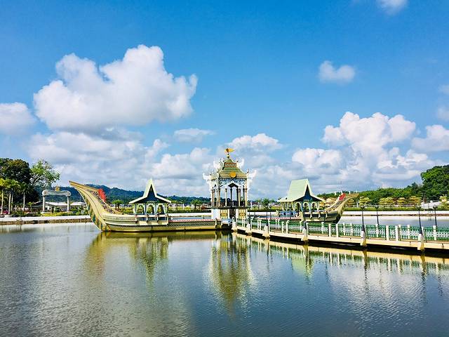 奥马尔·阿里·赛义夫丁苏丹清真寺