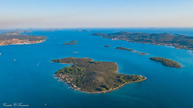 加勒斯恩杰克岛